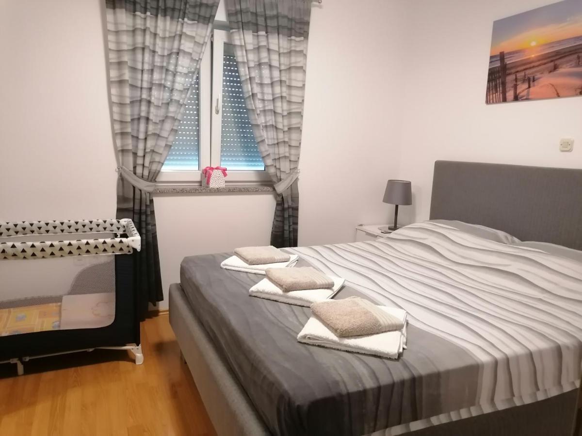 Apartment Suncica พูลา ภายนอก รูปภาพ