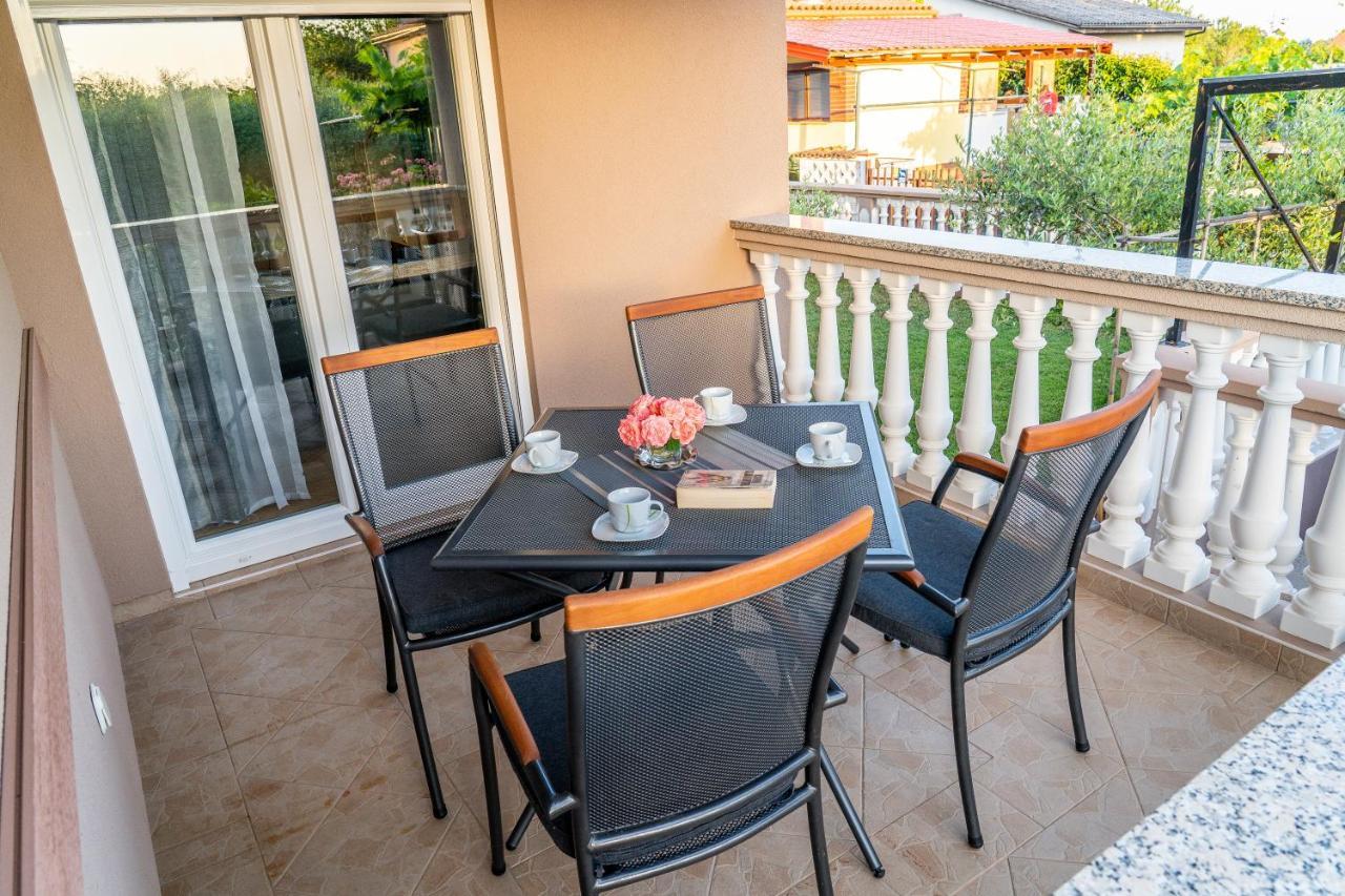 Apartment Suncica พูลา ภายนอก รูปภาพ