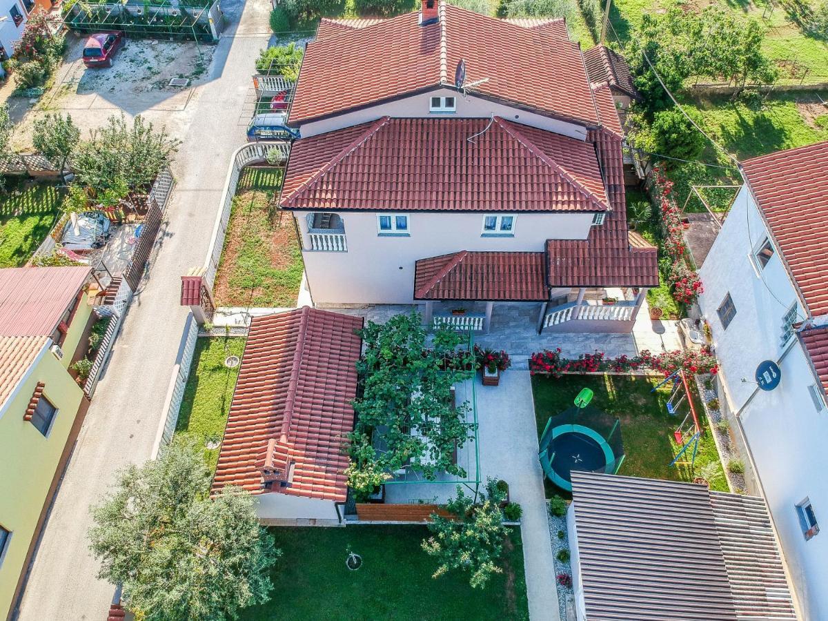 Apartment Suncica พูลา ภายนอก รูปภาพ