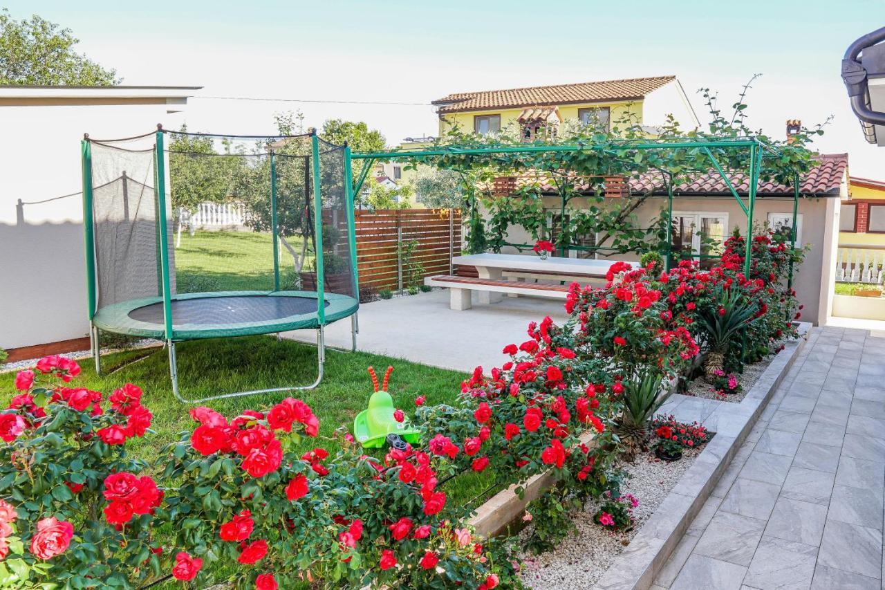 Apartment Suncica พูลา ภายนอก รูปภาพ