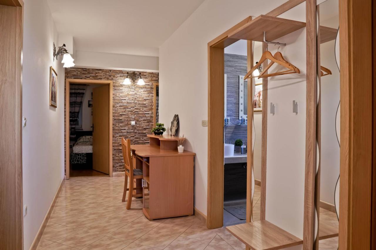 Apartment Suncica พูลา ภายนอก รูปภาพ