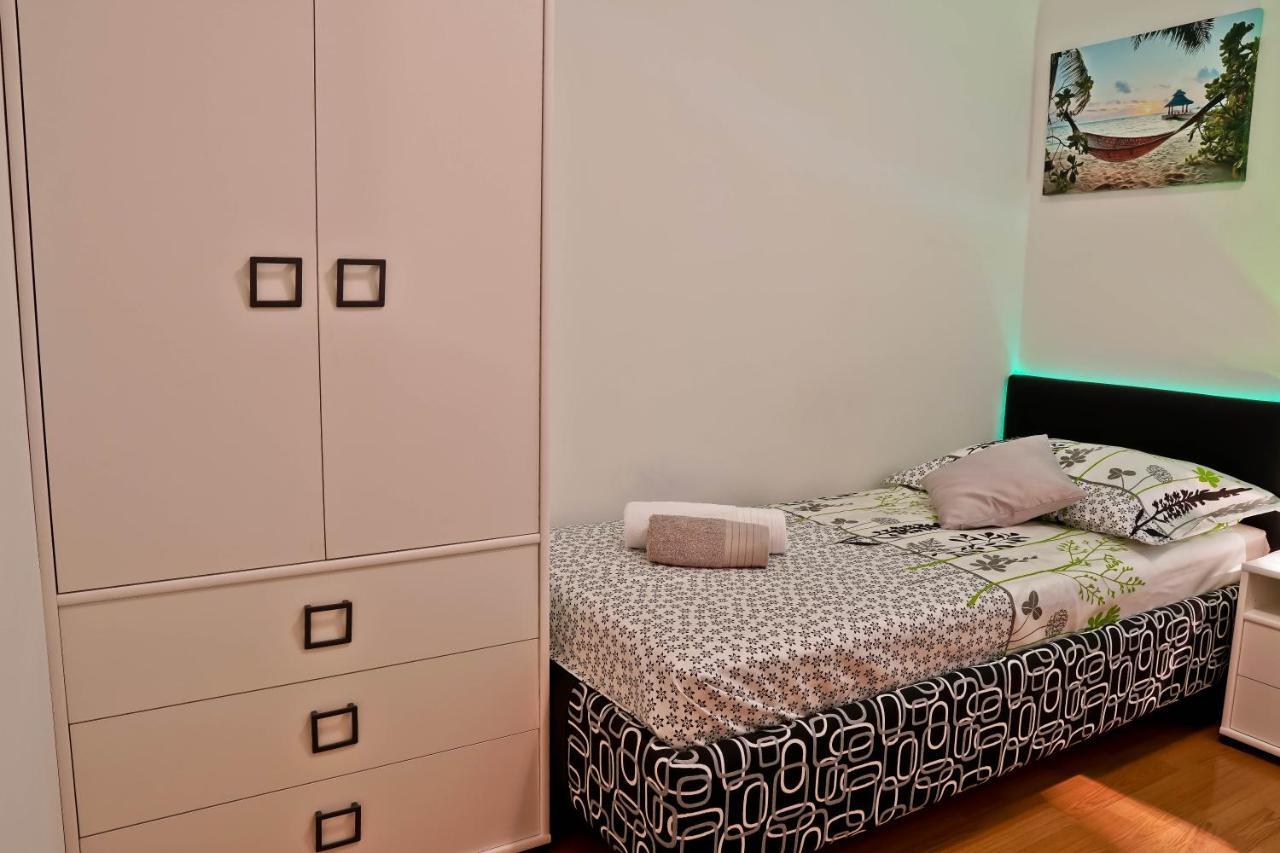 Apartment Suncica พูลา ภายนอก รูปภาพ