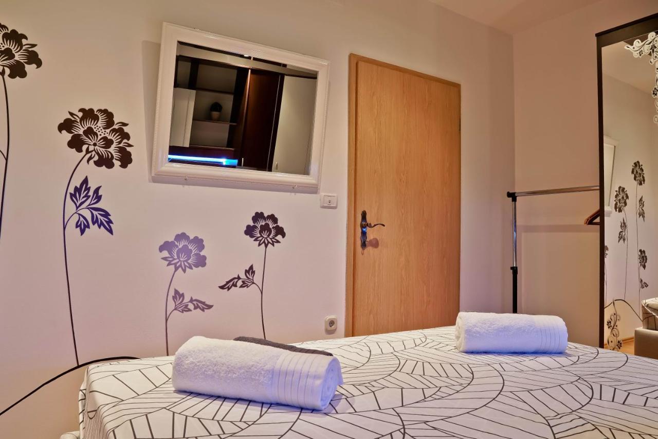 Apartment Suncica พูลา ภายนอก รูปภาพ