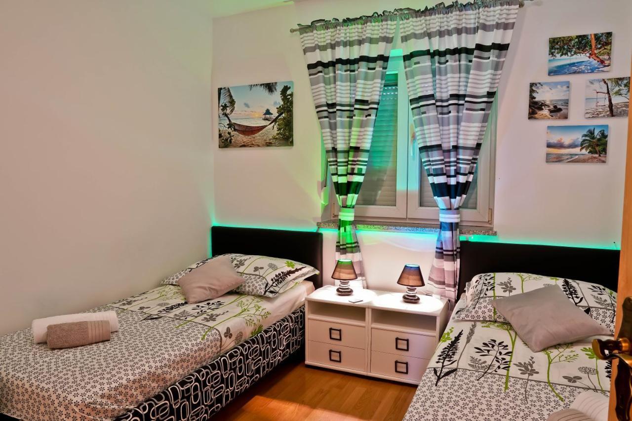 Apartment Suncica พูลา ภายนอก รูปภาพ