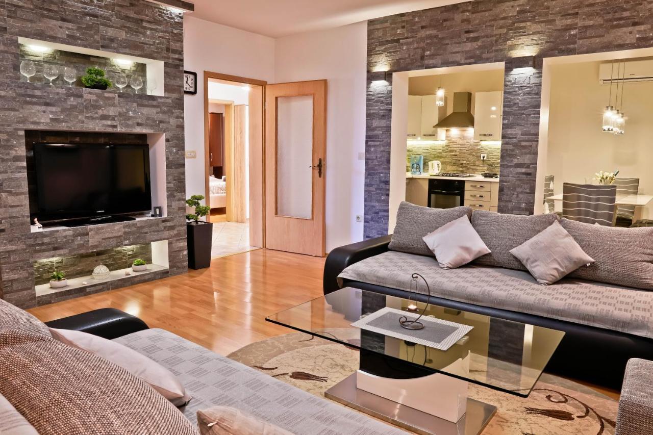 Apartment Suncica พูลา ภายนอก รูปภาพ