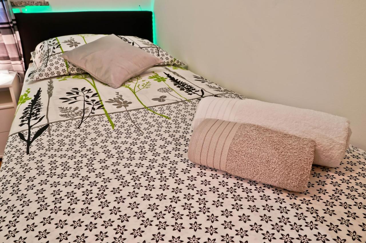 Apartment Suncica พูลา ภายนอก รูปภาพ