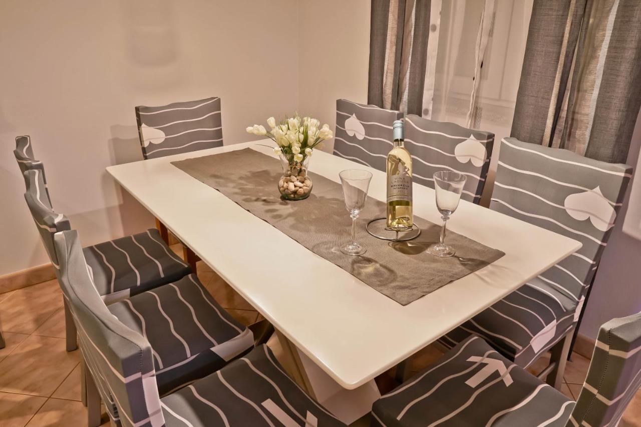 Apartment Suncica พูลา ภายนอก รูปภาพ