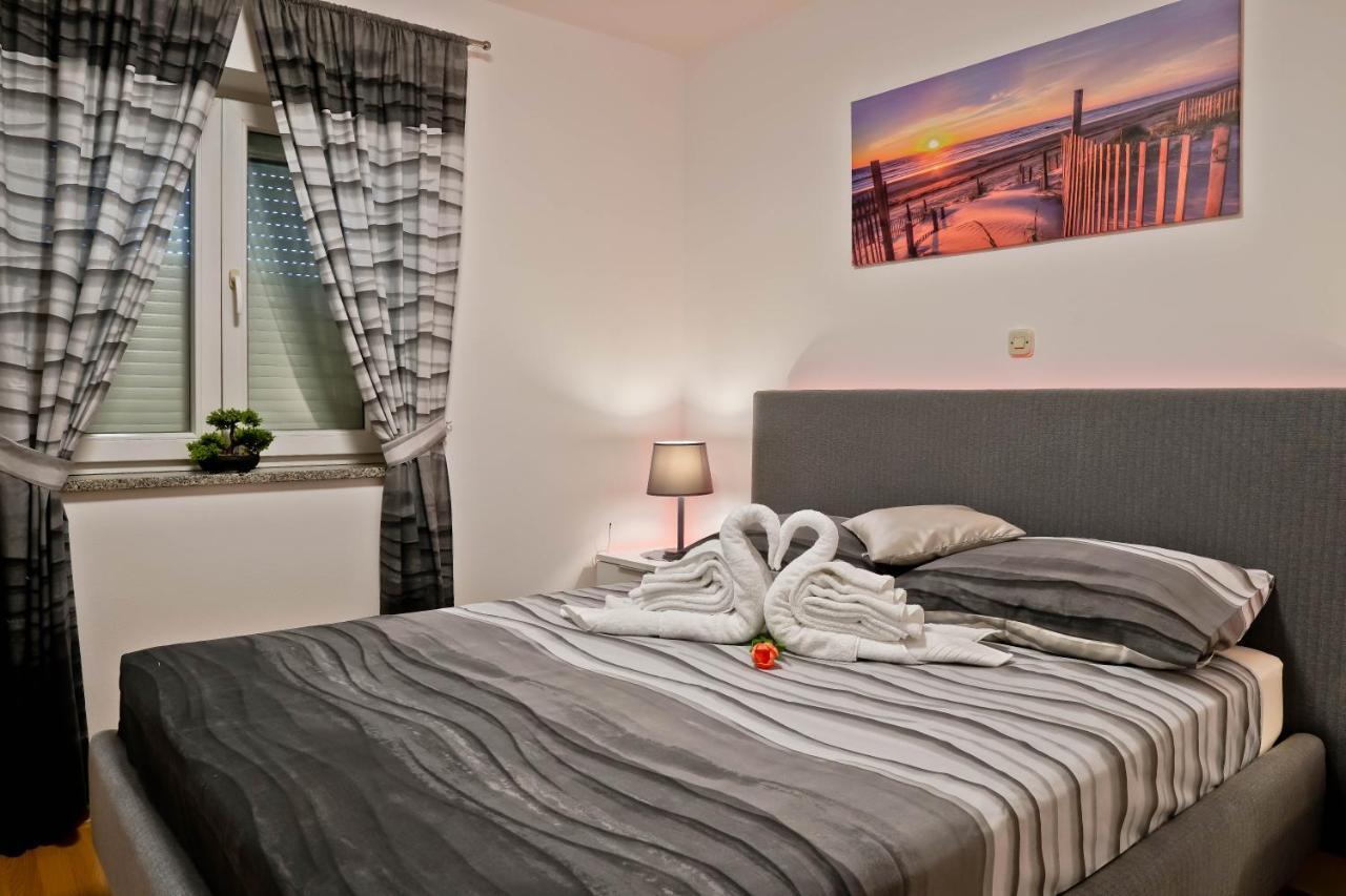 Apartment Suncica พูลา ภายนอก รูปภาพ