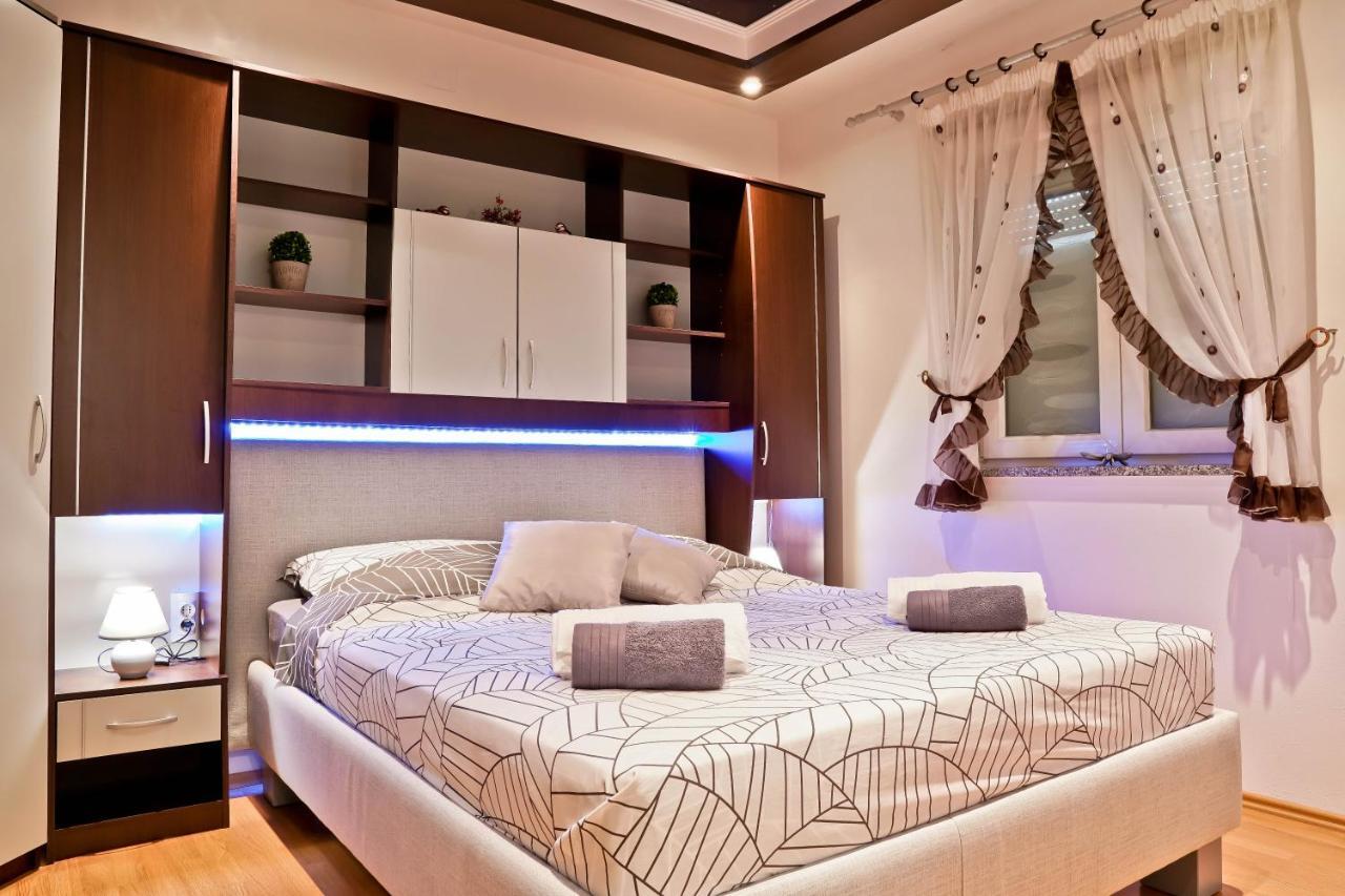 Apartment Suncica พูลา ภายนอก รูปภาพ