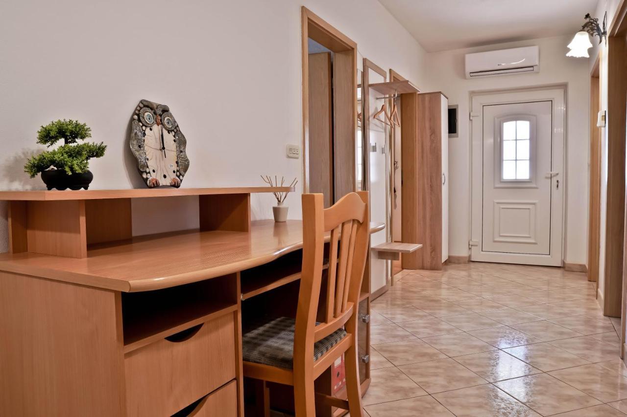 Apartment Suncica พูลา ภายนอก รูปภาพ