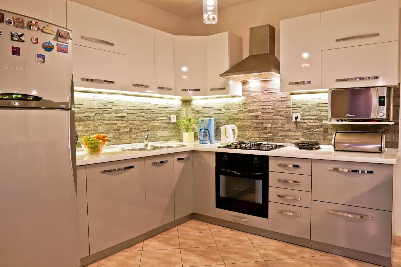 Apartment Suncica พูลา ภายนอก รูปภาพ